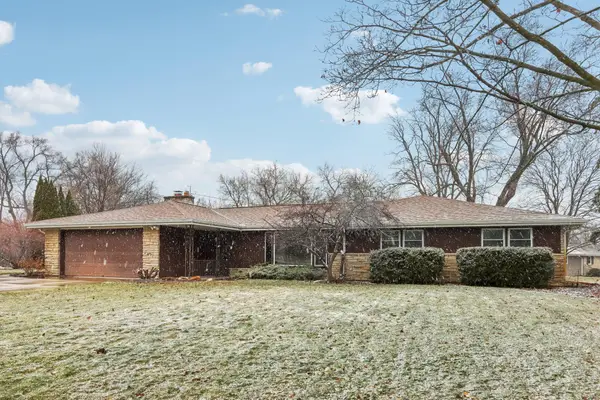 21840 Greendale Dr, Brookfield, WI 53186