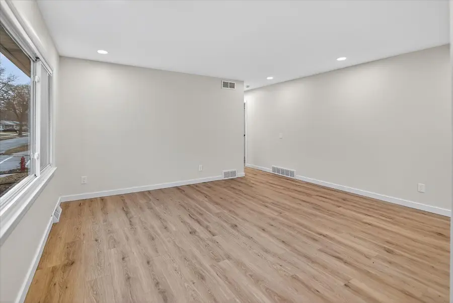 130 Buckingham Ln, Madison, WI 53714 - #3