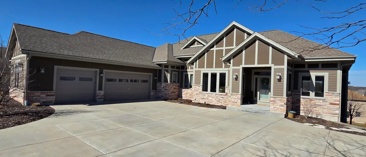 3926 Oakmont Trl, Waukesha, WI 53188 - #1