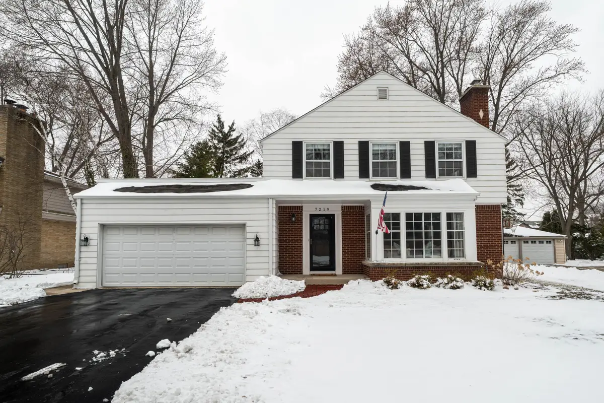 7219 N Santa Monica Blvd, Fox Point, WI 53217 - #1