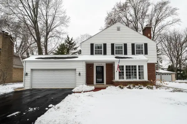 7219 N Santa Monica Blvd, Fox Point, WI 53217