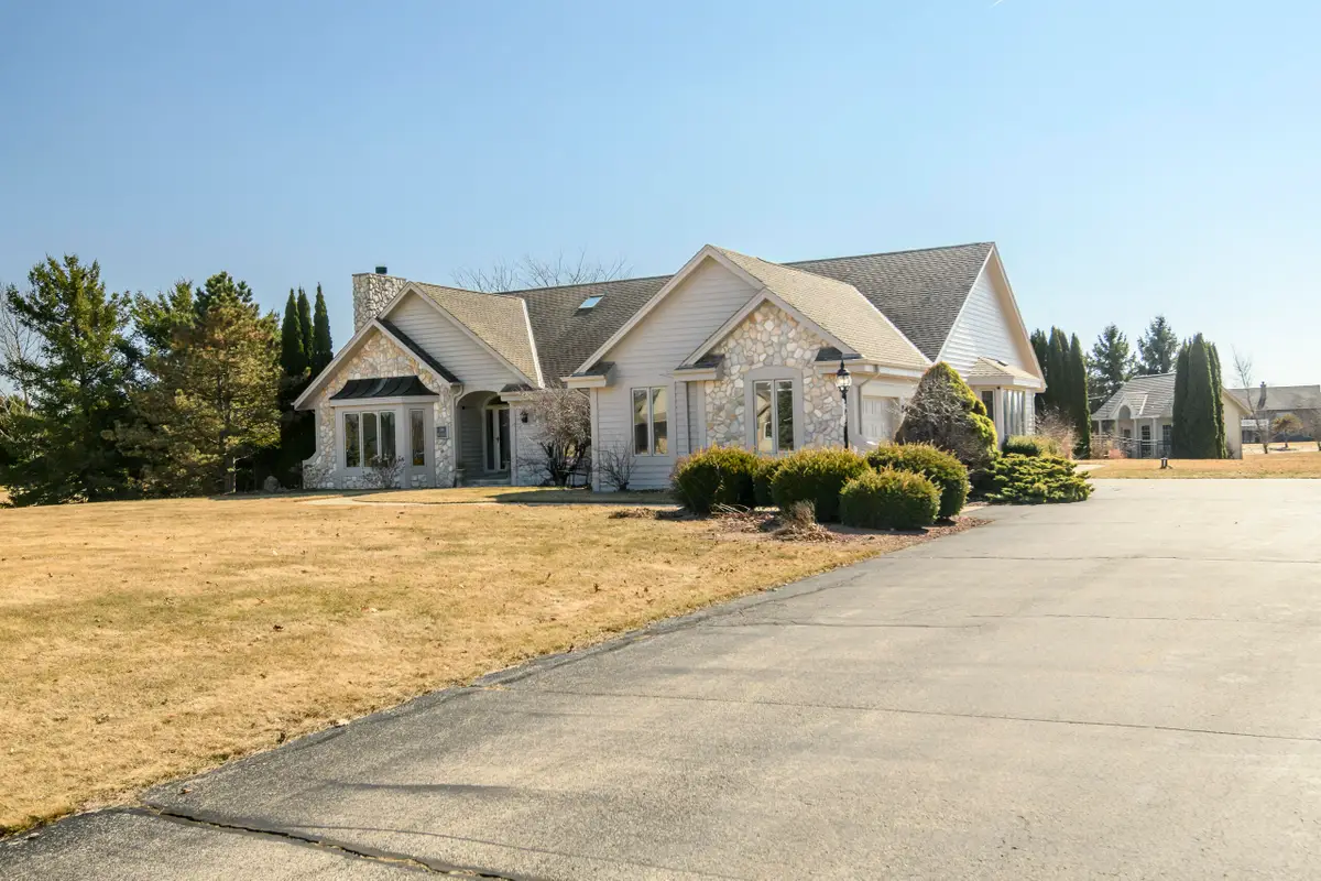 S88W34777 Nesting Ln, Eagle, WI 53119 - #1