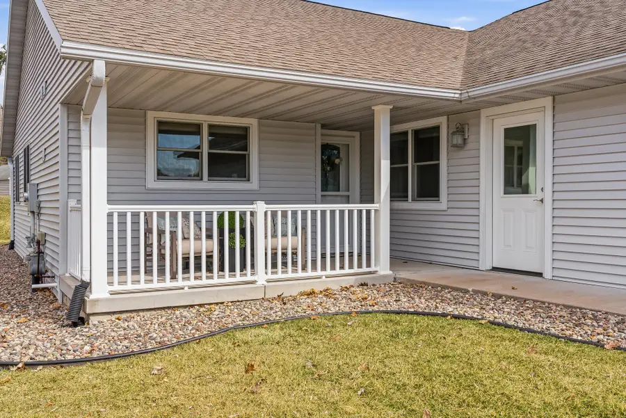 709 Wildwood Ct, La Crescent, MN 55947 - #3