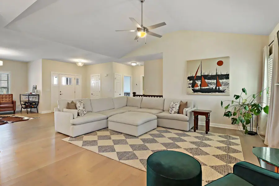 520 N Stone Ridge Dr, Lake Geneva, WI 53147 - #3