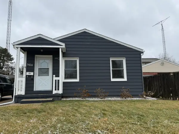 1424 Oregon St, Racine, WI 53405