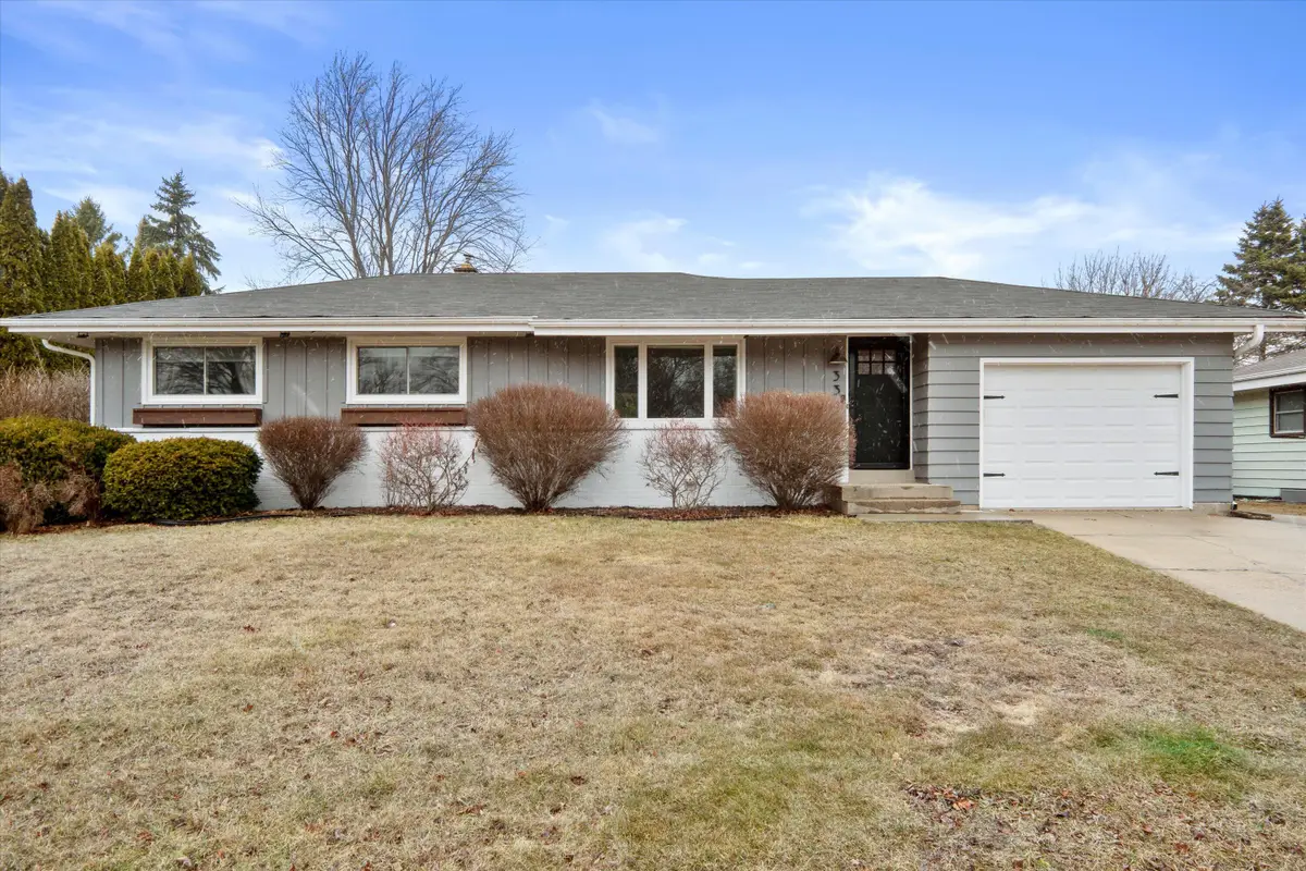 334 Barry Ave, Port Washington, WI 53074 - #1