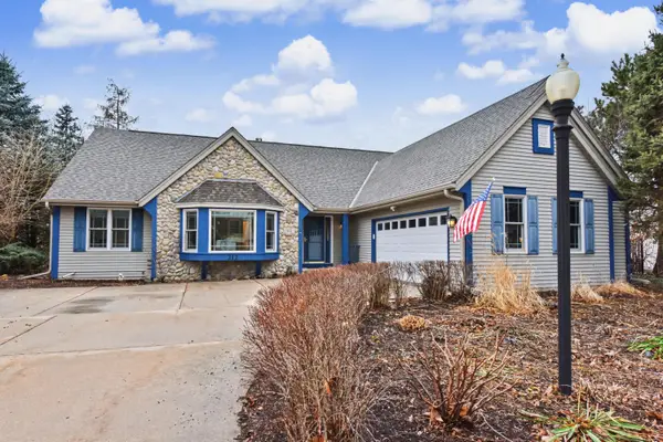 312 Manchester Dr, Waukesha, WI 53188