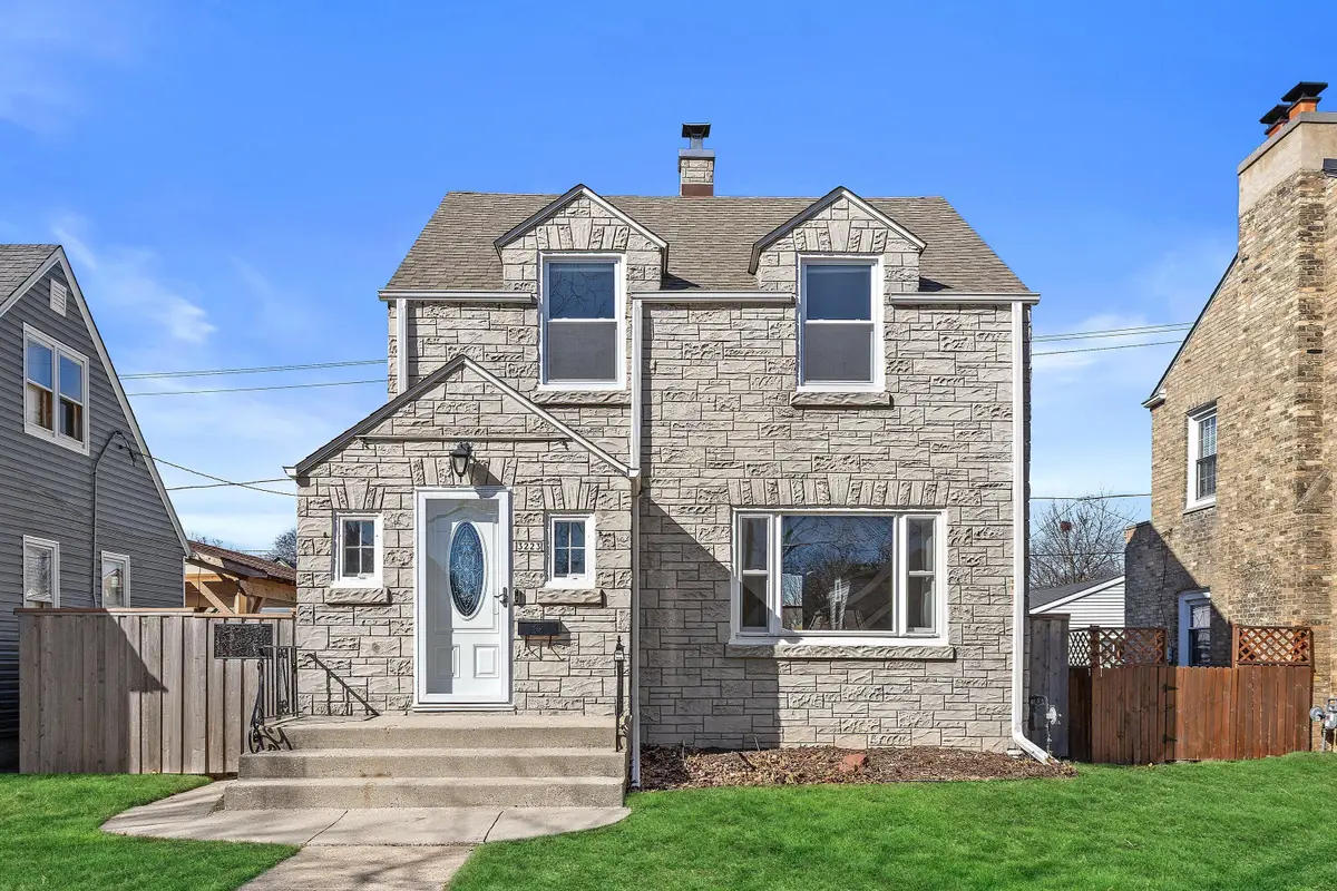 3223 S 25th St, Milwaukee, WI 53215 - #1