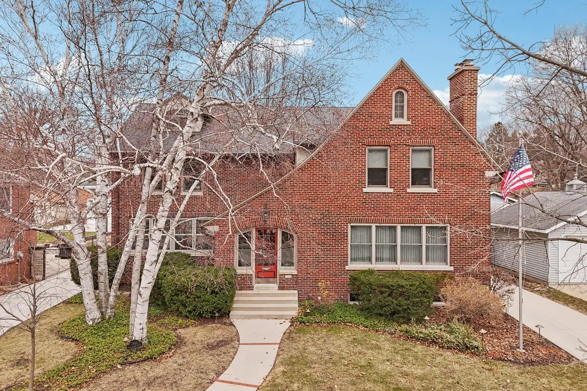 7500 Hillcrest Dr, Wauwatosa, WI 53213 - #1