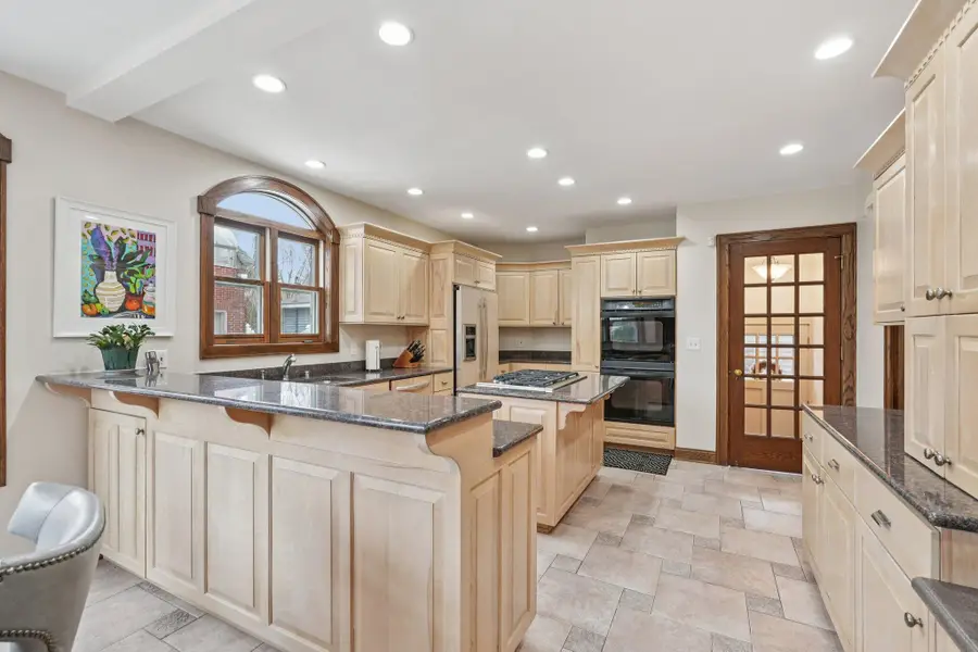 7500 Hillcrest Dr, Wauwatosa, WI 53213 - #3