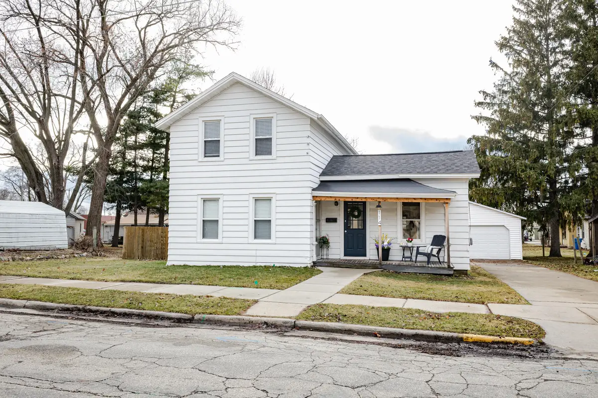 114 N 10th St, Watertown, WI 53094 - #1