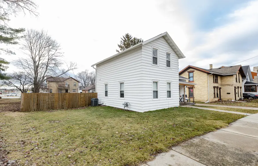 114 N 10th St, Watertown, WI 53094 - #3