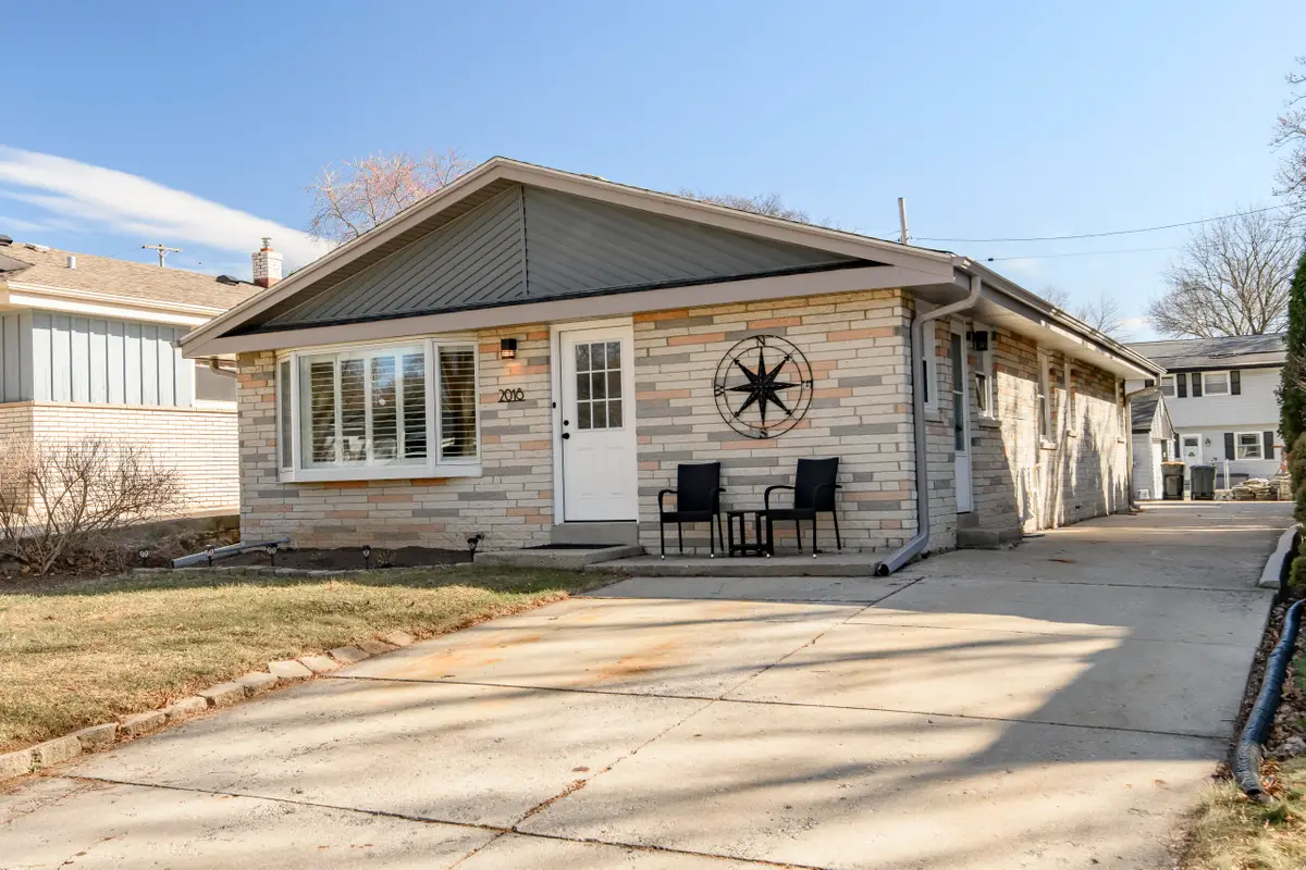 2018 N 114th St, Wauwatosa, WI 53226 - #1