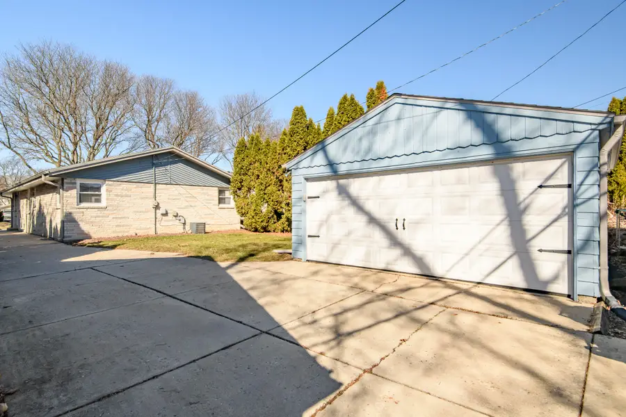 2018 N 114th St, Wauwatosa, WI 53226 - #2