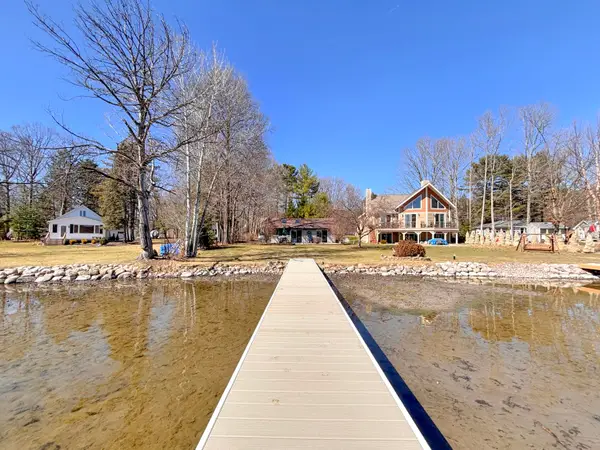 W336N6496 Lakeview Dr, Merton, WI 53066