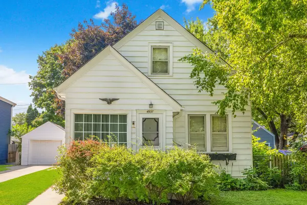 4937 N Hollywood Ave, Whitefish Bay, WI 53217