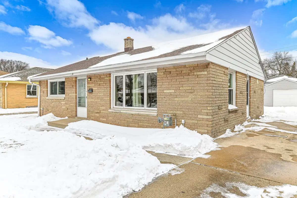 7038 W Lakefield Dr, Milwaukee, WI 53219 - #1