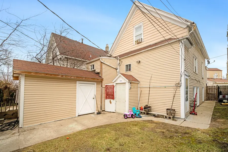 2375 S 15th Pl, Milwaukee, WI 53215 - #2