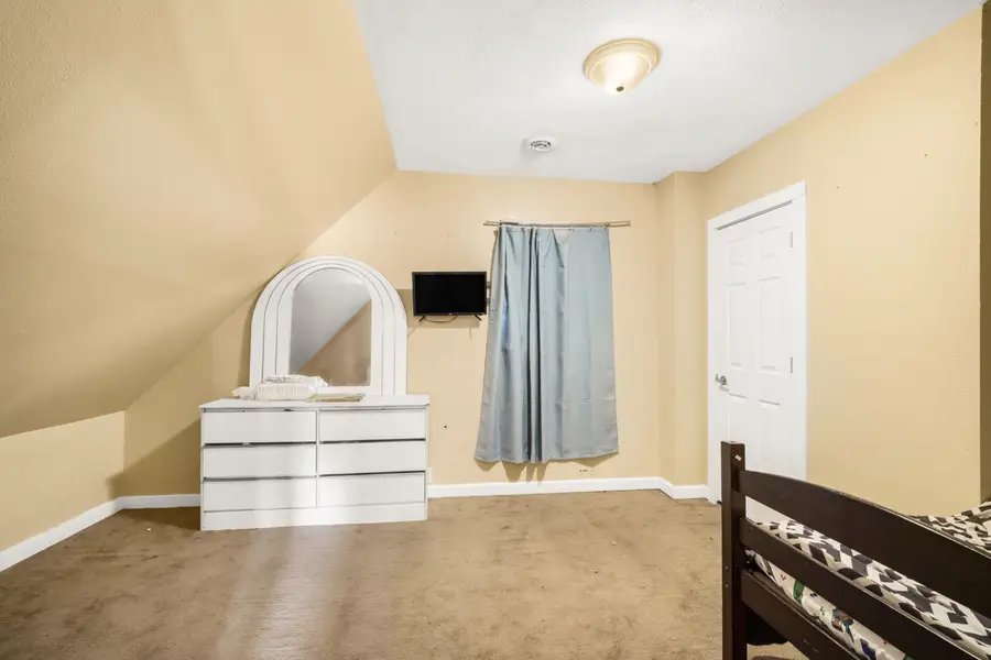 2375 S 15th Pl, Milwaukee, WI 53215 - #3