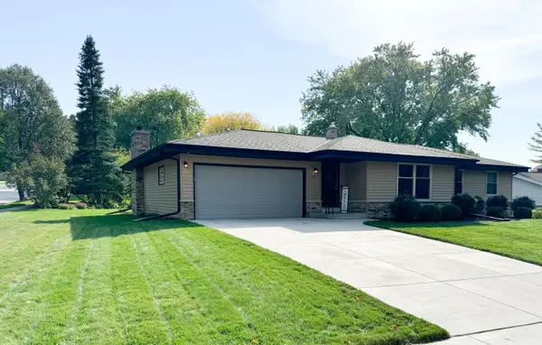 2401 Lander Ln, Waukesha, WI 53188