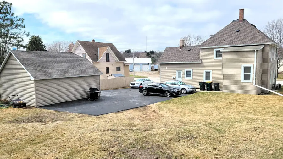 1909 Salisbury Rd, West Bend, WI 53090 - #3