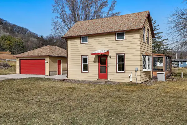 1240 Browns Ln, Dakota, MN 55925