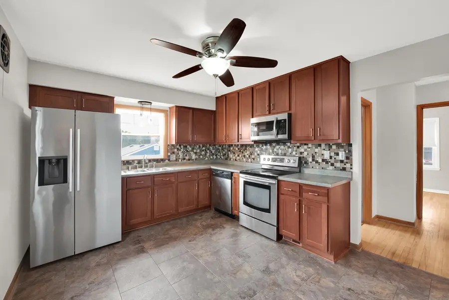 8441 W Lisbon Ave, Milwaukee, WI 53222 - #2