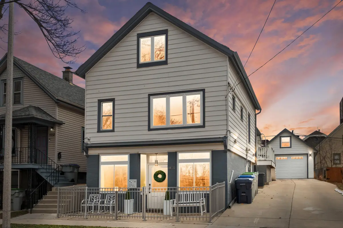 1850 N Arlington Pl, Milwaukee, WI 53202 - #1