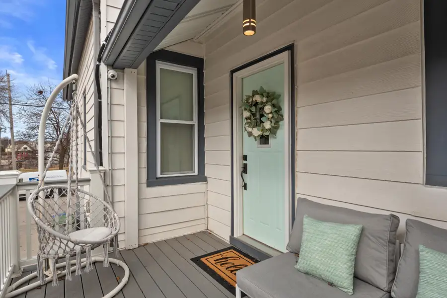 1850 N Arlington Pl, Milwaukee, WI 53202 - #2