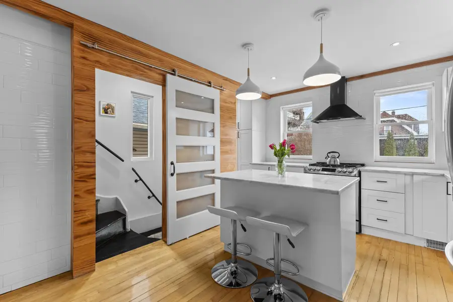 1850 N Arlington Pl, Milwaukee, WI 53202 - #3