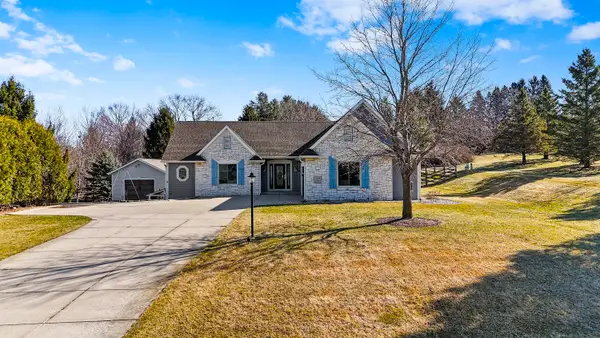 W296S2982 Molly Ln S, Genesee, WI 53188