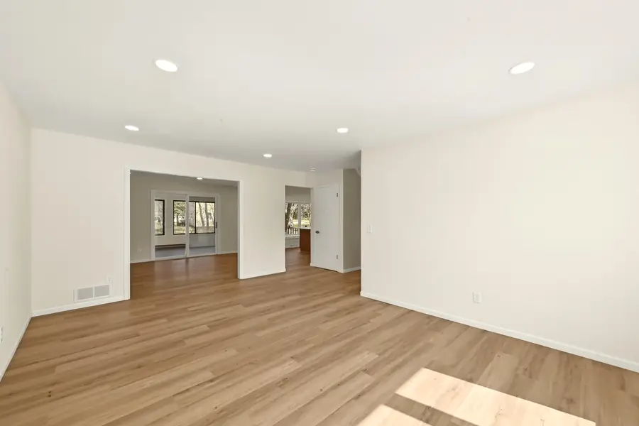 20300 Yorktown Ct, Brookfield, WI 53045 - #3