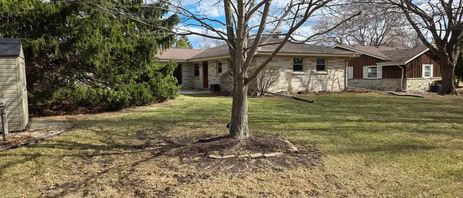 7965 S Wynbrook Ct, Oak Creek, WI 53154 - #3