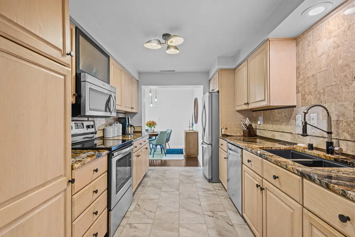 2525 S Shore Dr, Milwaukee, WI 53207 - #1