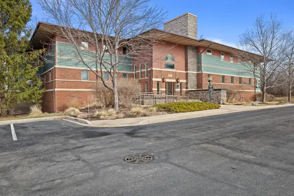 415 S Wells St, Lake Geneva, WI 53147