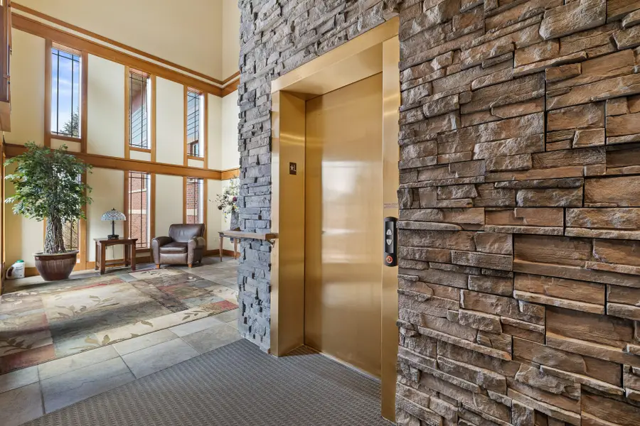 415 S Wells St, Lake Geneva, WI 53147 - #3