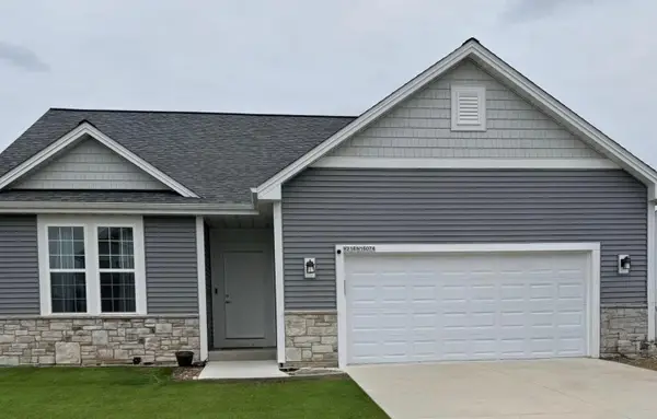 W218N16074 Tiger Lily Dr, Jackson, WI 53037