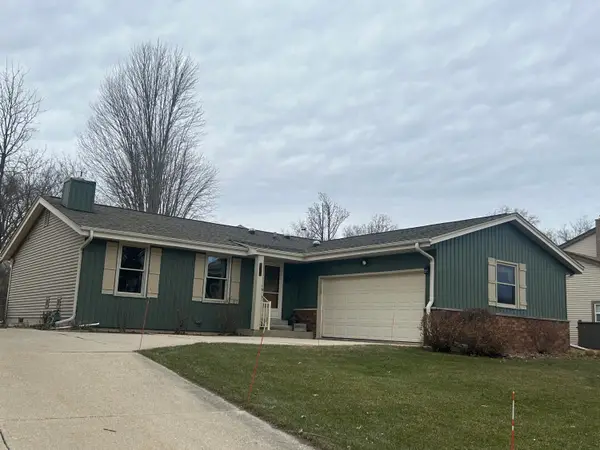 1214 Cherrywood Dr, Waukesha, WI 53188