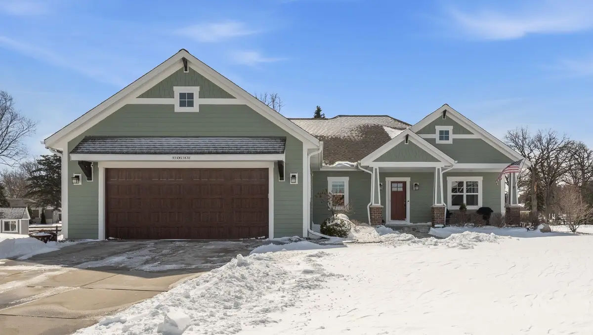 N54W23830 Limestone Ct, Sussex, WI 53089 - #1