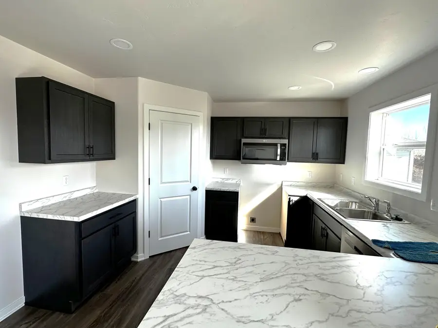 953 Sully Way, Sheboygan Falls, WI 53085 - #2