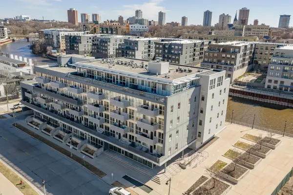 1902 N Commerce St, Milwaukee, WI 53212