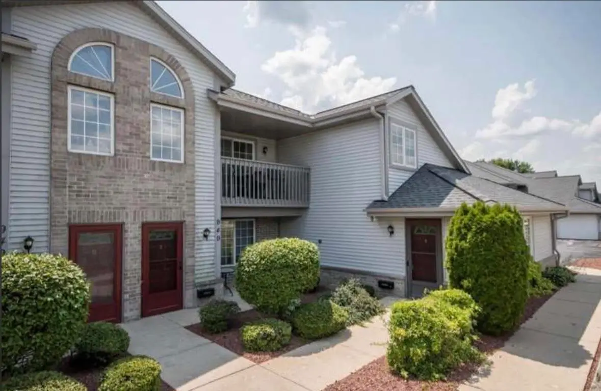 949 Quinlan Dr, Pewaukee, WI 53072 - #1