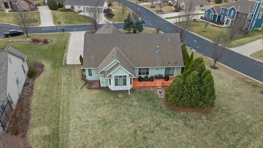 W177N5440 Legend Ct, Menomonee Falls, WI 53051 - #3