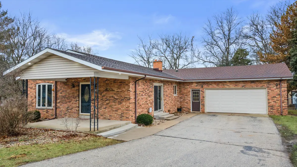 403 Elkhorn Rd, Eagle, WI 53119 - #1