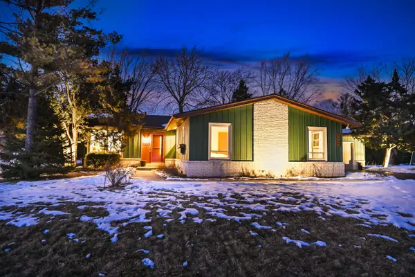 13500 W Old Oak Ln, New Berlin, WI 53151