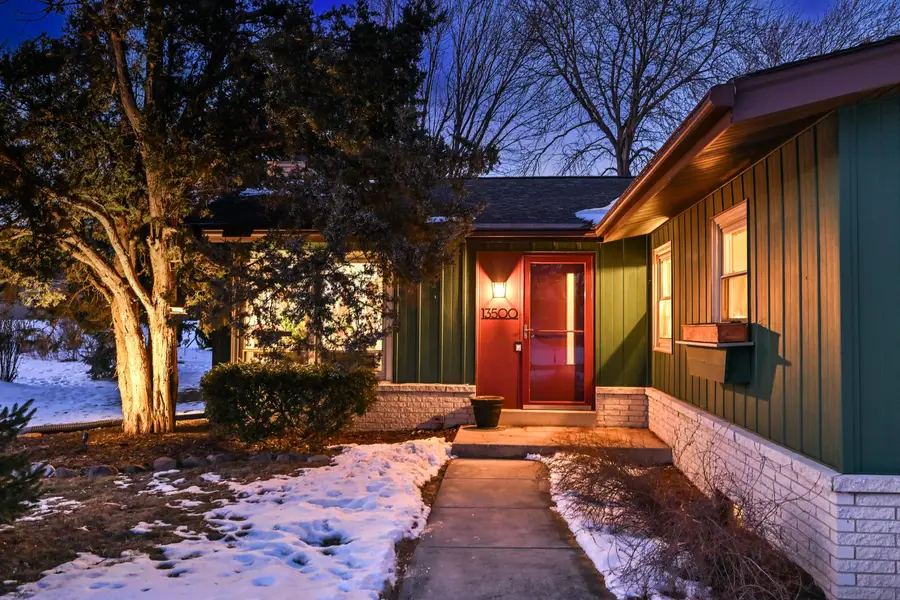 13500 W Old Oak Ln, New Berlin, WI 53151 - #2