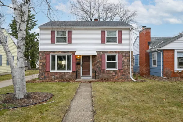 2471 N 80th St, Wauwatosa, WI 53213