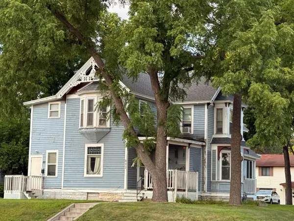 823 West Ave S, La Crosse, WI 54601