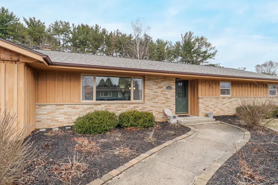 818 Huron Ave, Oostburg, WI 53070 - #2