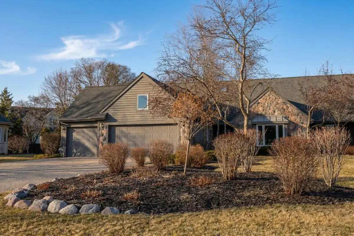 2618 W Lake Park Ct, Mequon, WI 53092 - #1